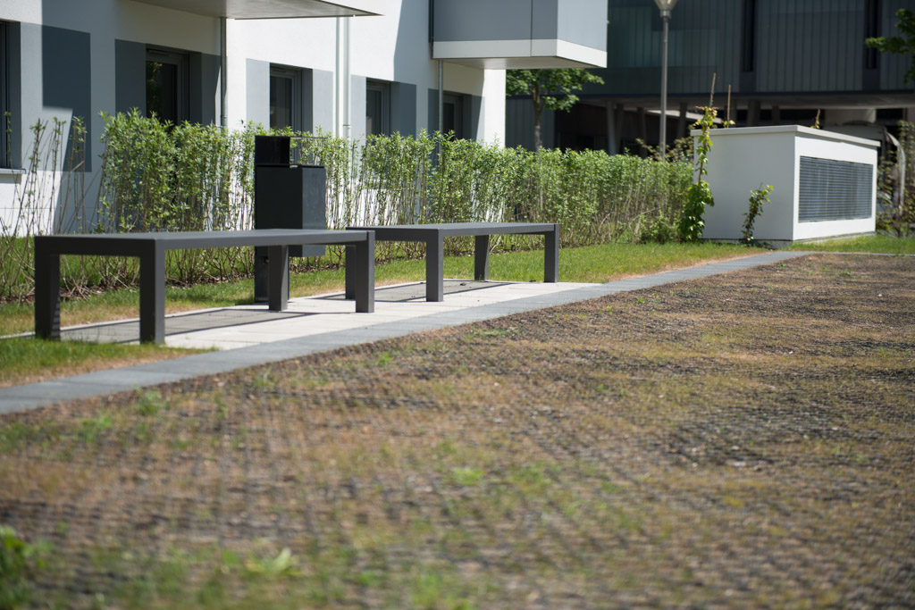 Adlershof Rasengitter in einem Innenhof