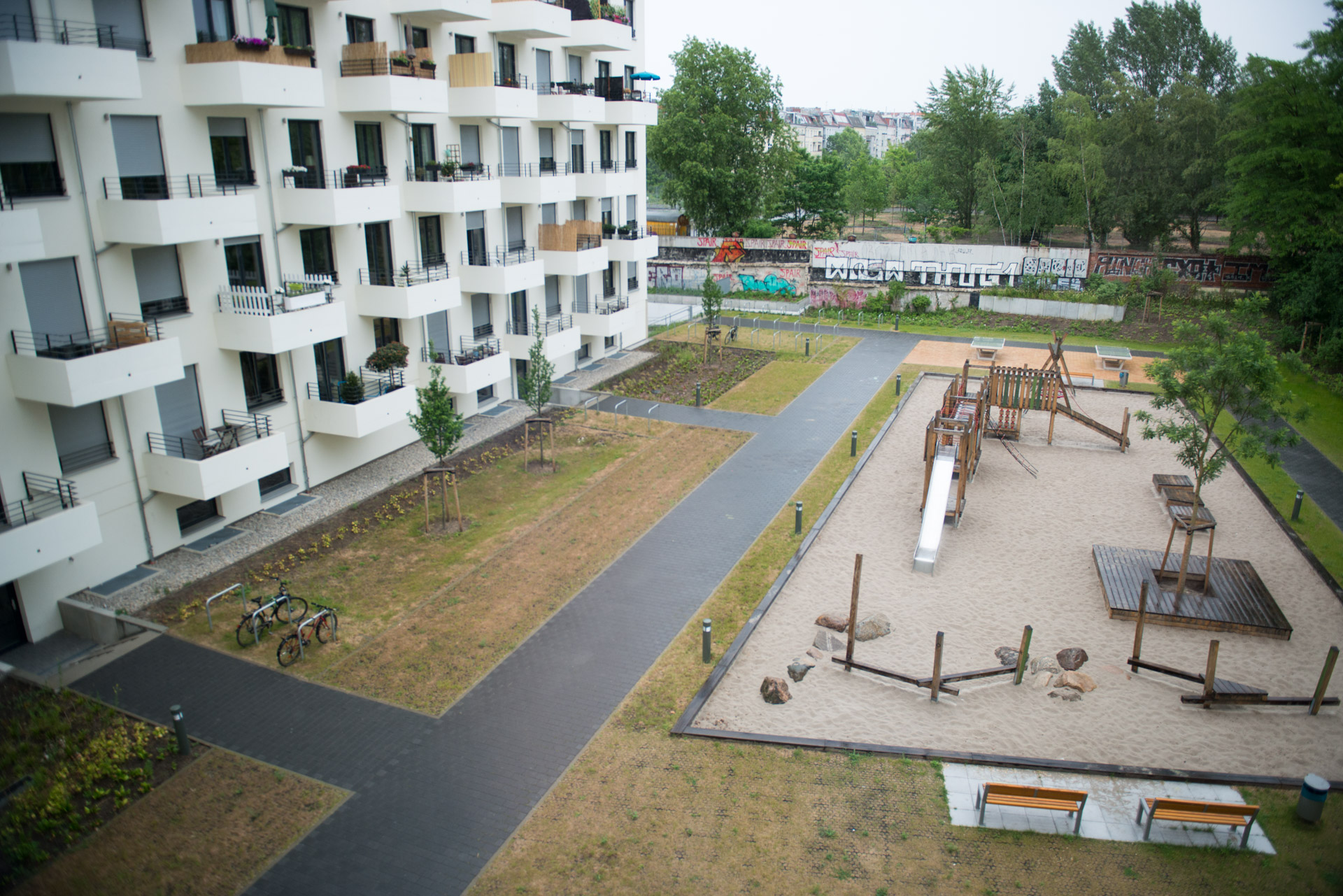Innenhof Innenhof mit Rasengitterflächen